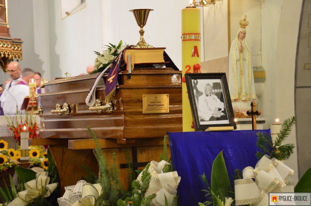 Pogrzeb ks. Józefa Gawora, emerytowanego proboszcza Lubczy